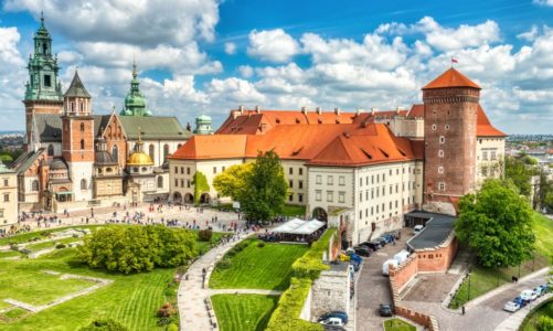 Polacy deklarują, że cenią zabytki. Jednak ponad 60 proc. nie wie, jak reagować, kiedy widzi przestępstwo przeciwko nim